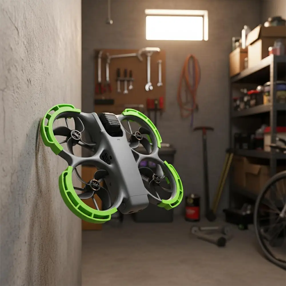 Vue rapprochée d'un hublot lumière LED avec reflets lumineux, accessoire de vol nocturne.