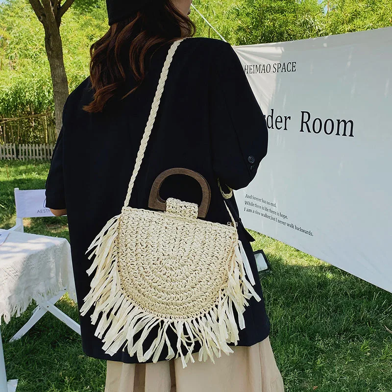 Summer Straw Bags for Women Tassel Handmade Beach Crossbody  display picture 3