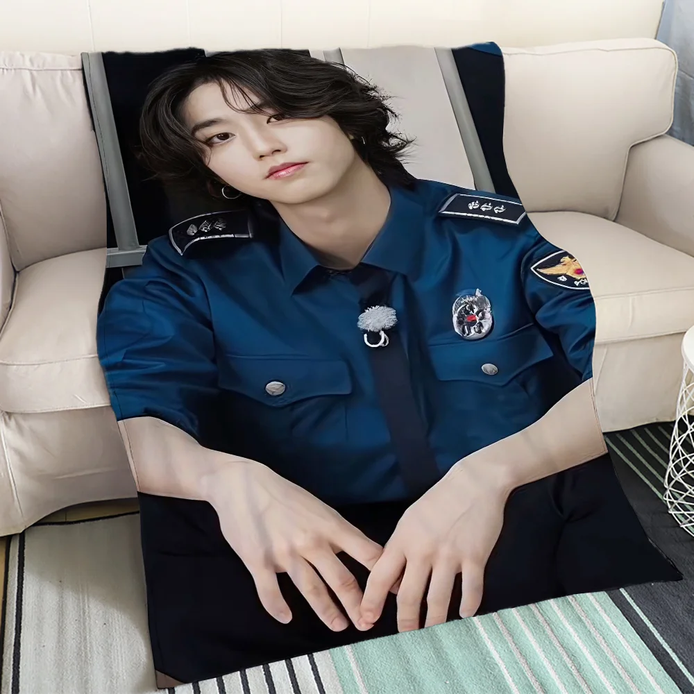 Picnic Nap Knee Sofa Blanket Bed Throw Blankets King Size Kpop Stray Kids Luxury Bedding Cobija Interior Home Knitted Plaid