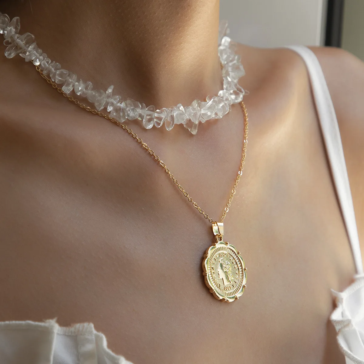 

Queen's Head Pendant Clear Crushed Stone Double Metal Chain Lock Bone Necklace