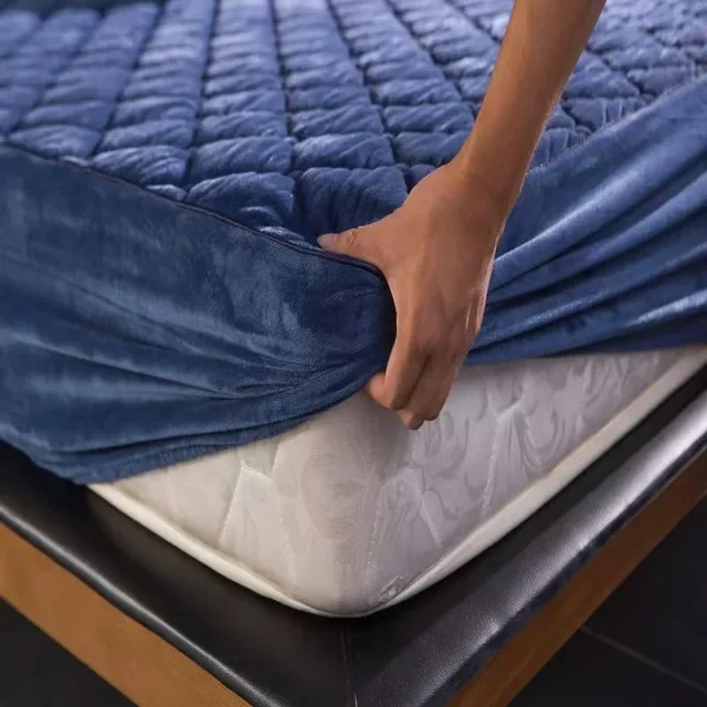 Housse de matelas matelassée épaisse en velours cristal, drap-housse chaud et doux en peluche Queen King, taie d'oreiller non incluse 1