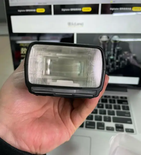 Nikon SB910 flash  97%  