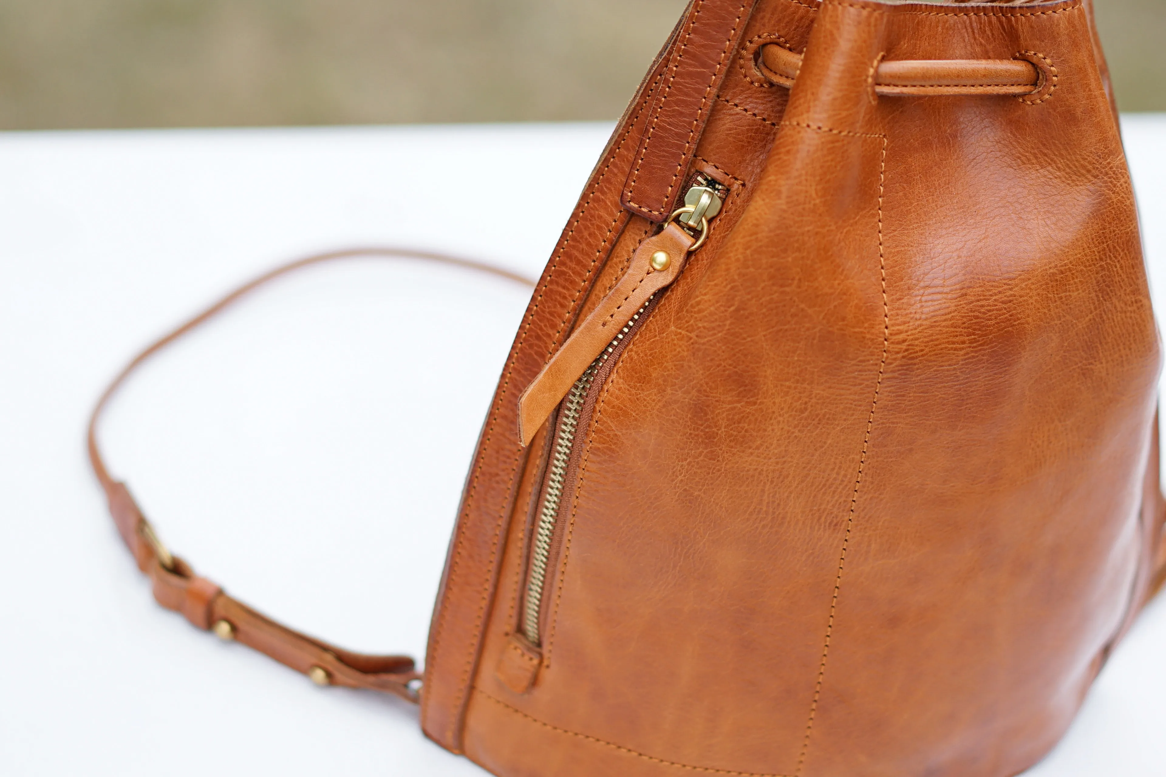 Vintage-Organizer Designer handgefertigte Damenrucksäcke aus echtem Leder Outdoor-Reisen Luxus-Damenrucksack aus echtem Rindsleder – Detail 10
