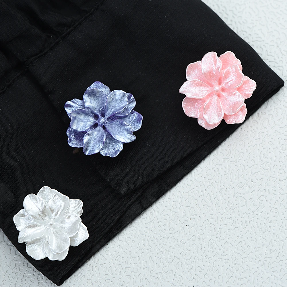 Pearlescent Gardenia Flower Button Covers Set for Women's Shirt Decoration
