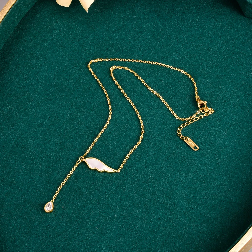 

Titanium steel plated 18K gold angel wing necklace cold wind minimalist design sense niche pendant collarbone chain