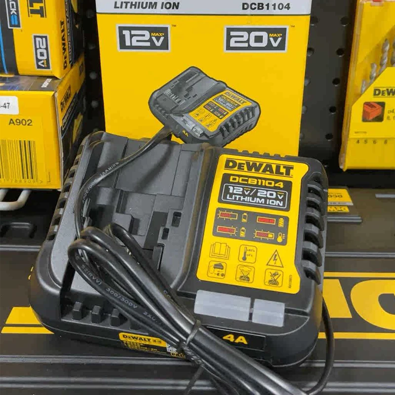 DEWALT  - 【新品未使用】DEWALT デウォルト 純正 DCB1104 充電器 日本仕様 DEWALT デウォルト (DEWALT) DCB1104-JP 出力電流4Aの充電器