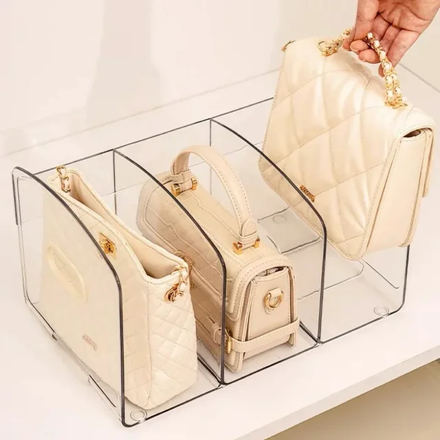 투명한 파티션으로 다양한 종류의 가방을 보관할 수 있는 핸드백 보관 선반