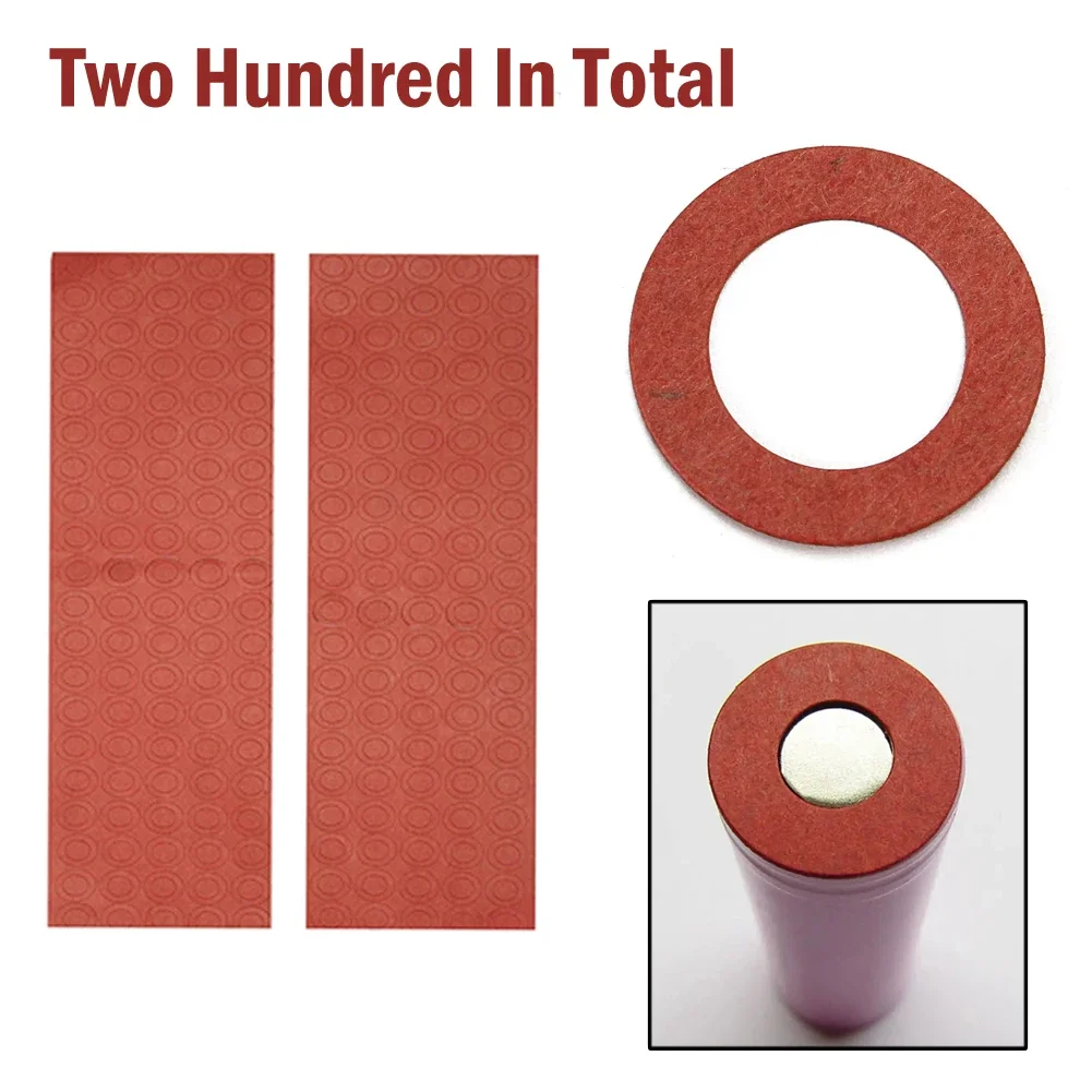 Empilement d'anneaux d'isolation pour batterie 18650, papier adhésif rouge, détail de la texture