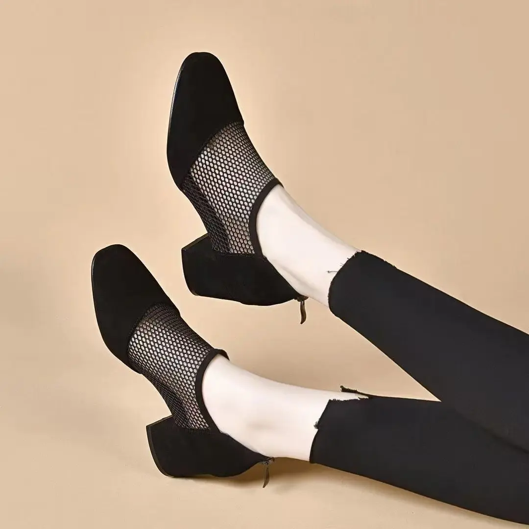 Damen Chunky Heels Stiefeletten für den Sommer 2026 – Mesh-Hohlmuster, Wildlederimitat, kurze Stiefeletten, Übergrößen, spitze Zehenpartie, Sandalen – Detail 9