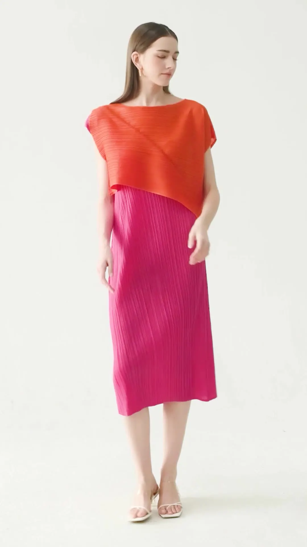 

High quality Japanese niche designer luxury lady round collar pleated patchwork color fake two sleeveless slim A-line dresses