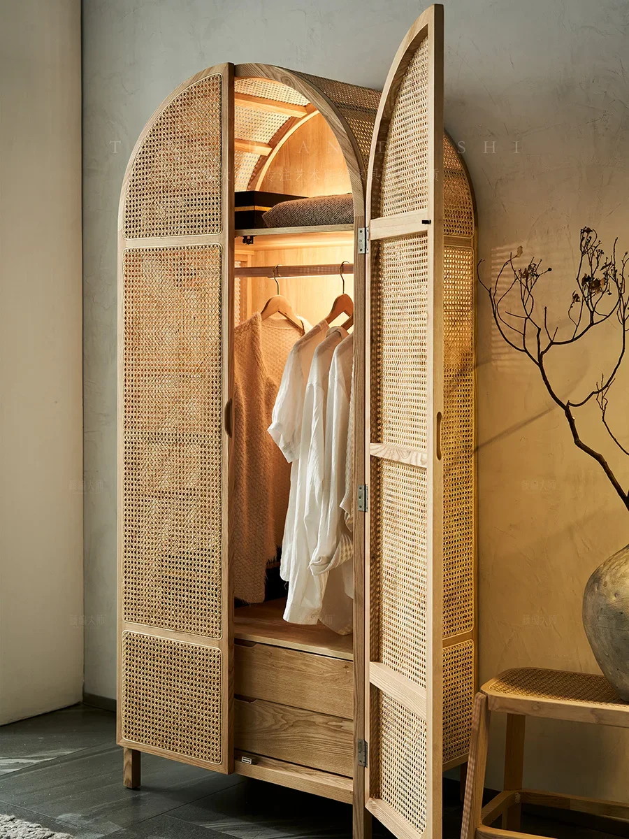 

Small-sized retro B&B storage closet with arched dome and flat door