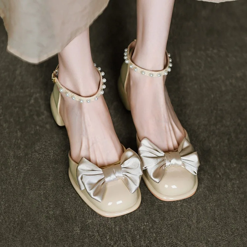 

Square Toe Sandals Women's 2022 Summer New French Exquisite Bow Hollow Low-heeled Thick-heeled Women Are Sweet and Cute