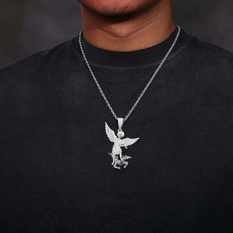 【King Ice】日本未入荷GOOD VS. EVIL ANGEL MEDALLION NECKLACE Evil Eye Sapphire and Diamond Medallion Necklace in 14K