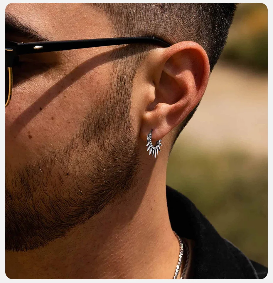 Vnox Edelstahl Punk Rhombus Creolen, hypoallergener Rock Schmuck Geschenk für Männer, coole geometrische Ohrstecker – Detail 3