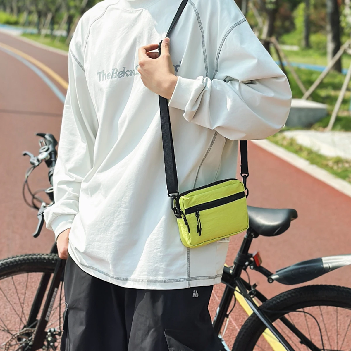 2025 New Niche Crossbody Bag Mini Mobile Phone Bag Daily Travel Cycling Bag Easiest for Match Outdoor Casual Tissue Bag Coin Purse for Lipstick Headphones Power Bank