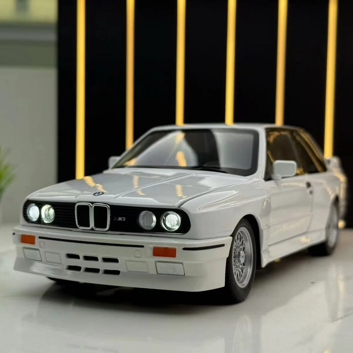 ミニカー BMW E30 M3 1/18 SOLIDO-1-18-BMW-M3-E30-