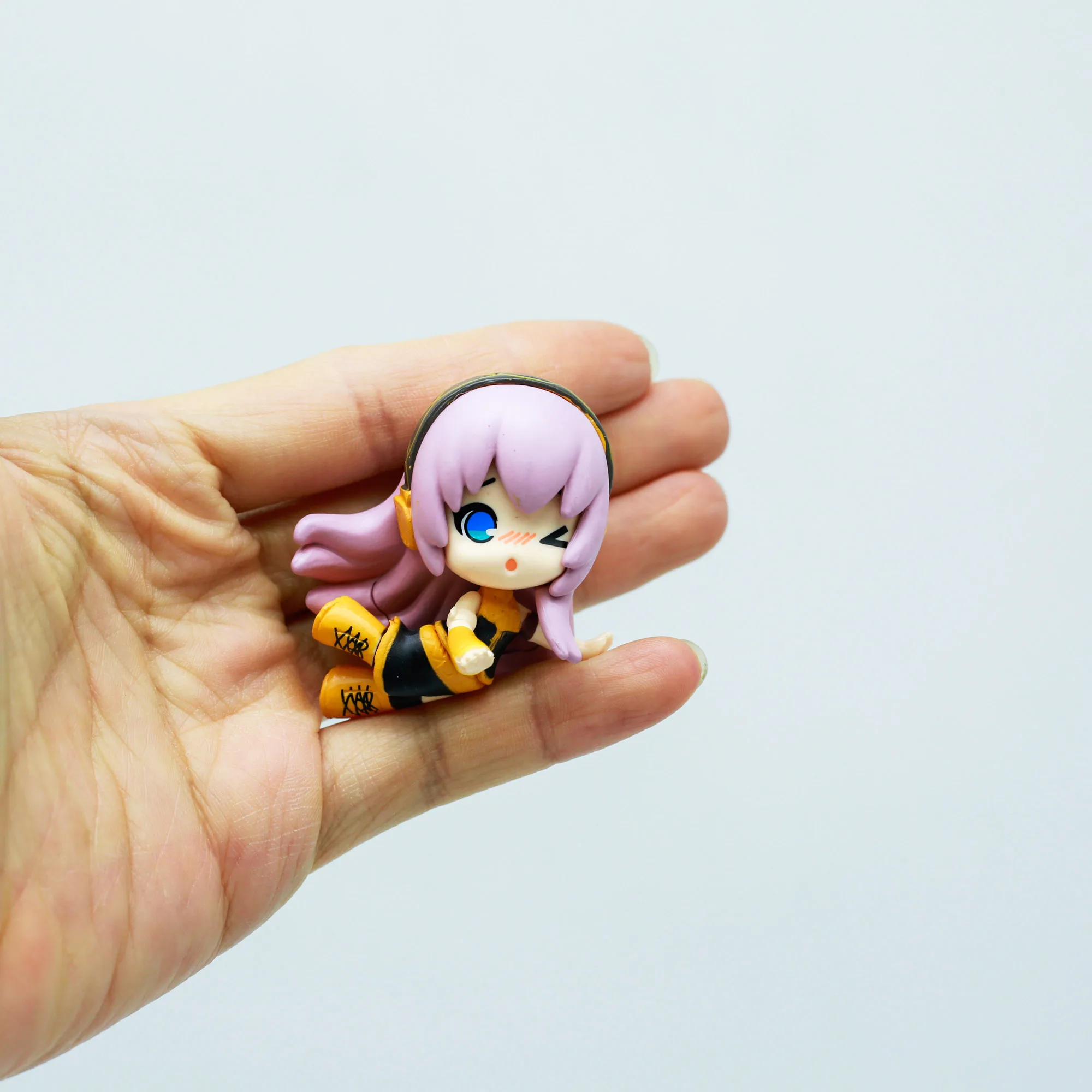 Kawaii Vocaloid Singer Capsule Toy - Cute Anime Figure in Fallen Pose with Blue Hair Ornament