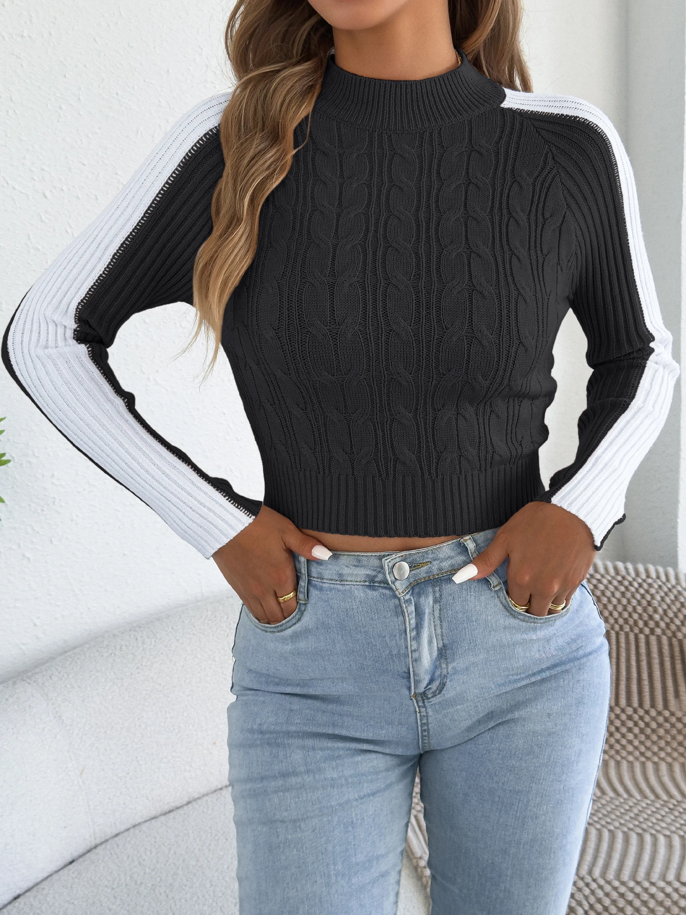 Women Round Neck Stripe Knitted Sweater