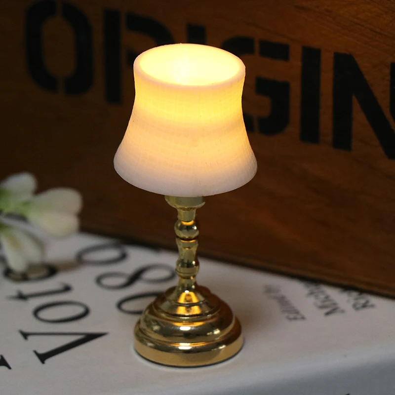 Lampada da tavolo per casa delle bambole in scala 1:12 Luci