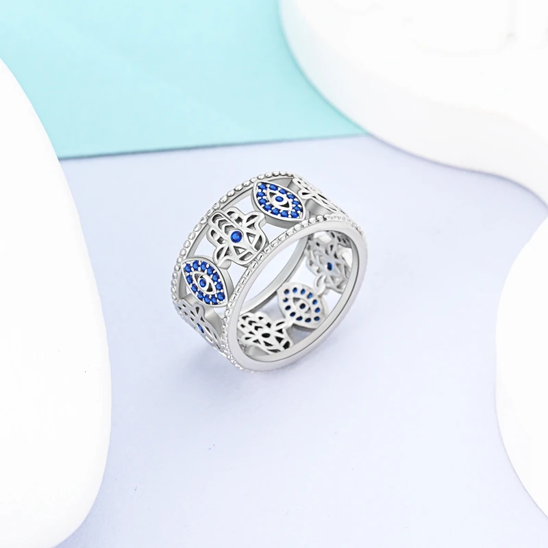 女性用の青い目の形をした結婚指輪,ファチマスターのジルコニアの手が