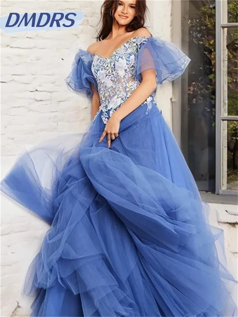 Рисунок 4 - Очаровательное вечернее платье с аппликацией 2024