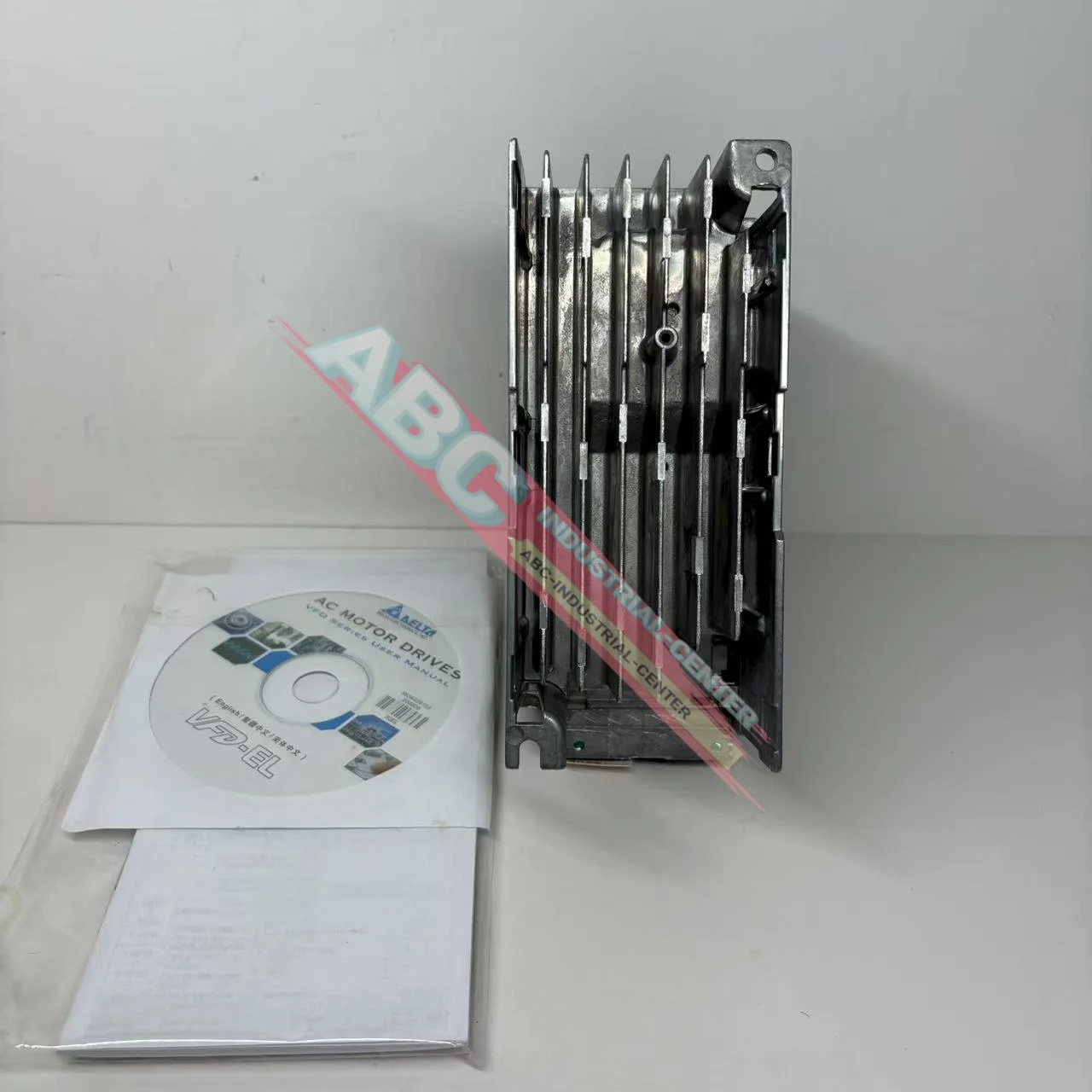 새로운 원본 VFD004EL21A 400W 220V 인버터