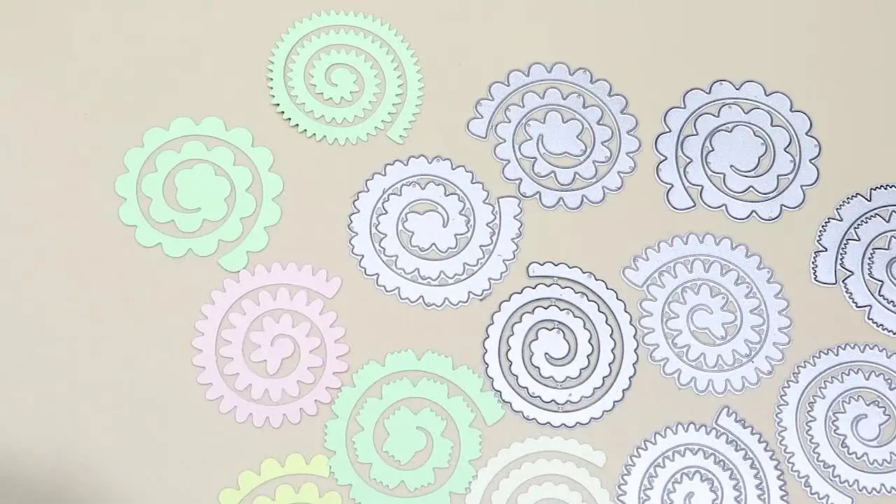 UNICRAFTALE 3 Pièces Printemps Art Linéaire Couronne Dé Découpe Pour