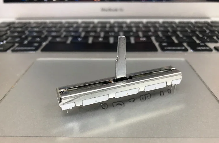 Adatto Per Pioneer Volume Pusher Potenziometro Vertical Pusher Xdj-Rr Ddj-Rr Digital Controller Disc Maker