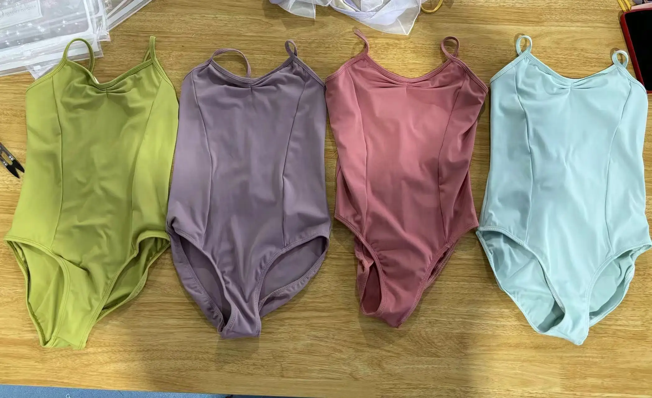 저렴한 고품질 매트 나일론 스판덱스 훈련 댄스 착용 여자 어린이 어린이 여성 성인 캐미솔 발레 레오타드 판매