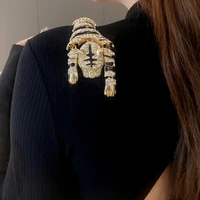 New Vintage Hyperbole Rhinestones Large Tiger leopard Shoulder Decor Brooches Men Women Unique Design Party Jewelry Accessory 6