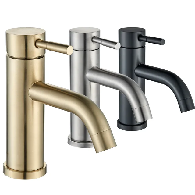 Matte Black ก๊อกน้ําห้องน้ําทองเหลืองดาดฟ้าติดตั้งน้ําร้อนเย็น TAP สําหรับอ่างล้างจานโมเดิร์นสั้นสูงการออกแบบทนทาน 1