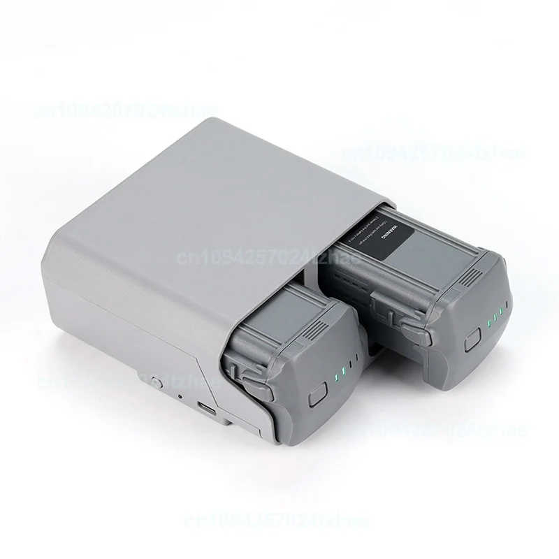 Chargeur Batterie Drone Air 3 – Double Baie 17V 5A avec Port USB, câble d'alimentation connecté, fond neutre.