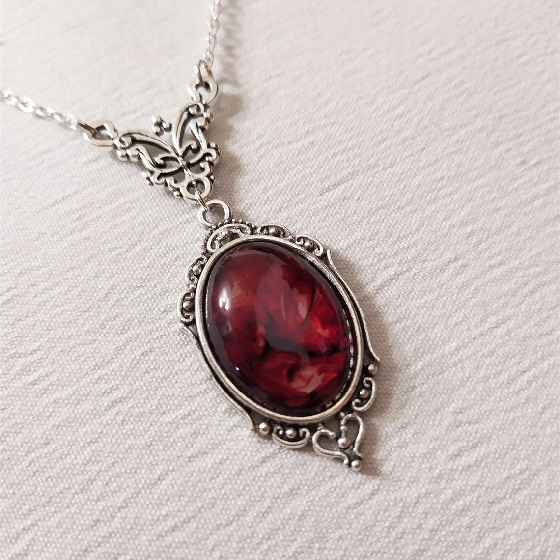 Women Jewelry Vintage Red Quartz Crystal Necklace Cameo Crystal Butterfly Pendant For Women Antique Silver Plated Fashion Jewelry