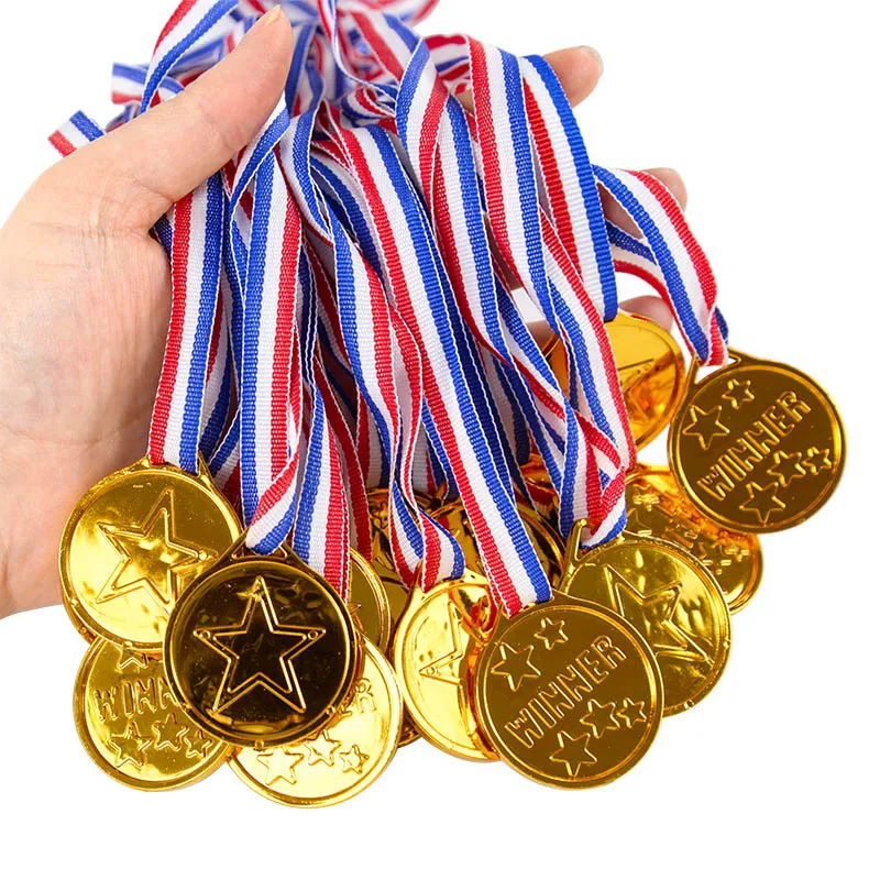 10 pz plastica oro vincitore medaglie trofeo gioco per bambini premio sportivo premi giocattoli per bambini festa di compleanno bomboniere filler Pinata