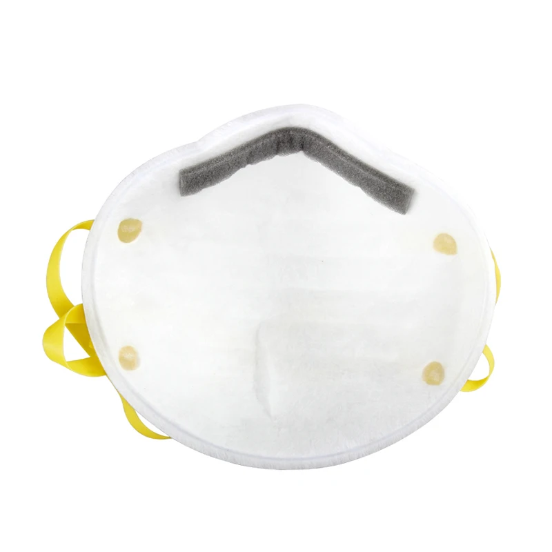 Masque FFP2 3M 8210 porté par une personne, montrant l'ajustement sur le visage