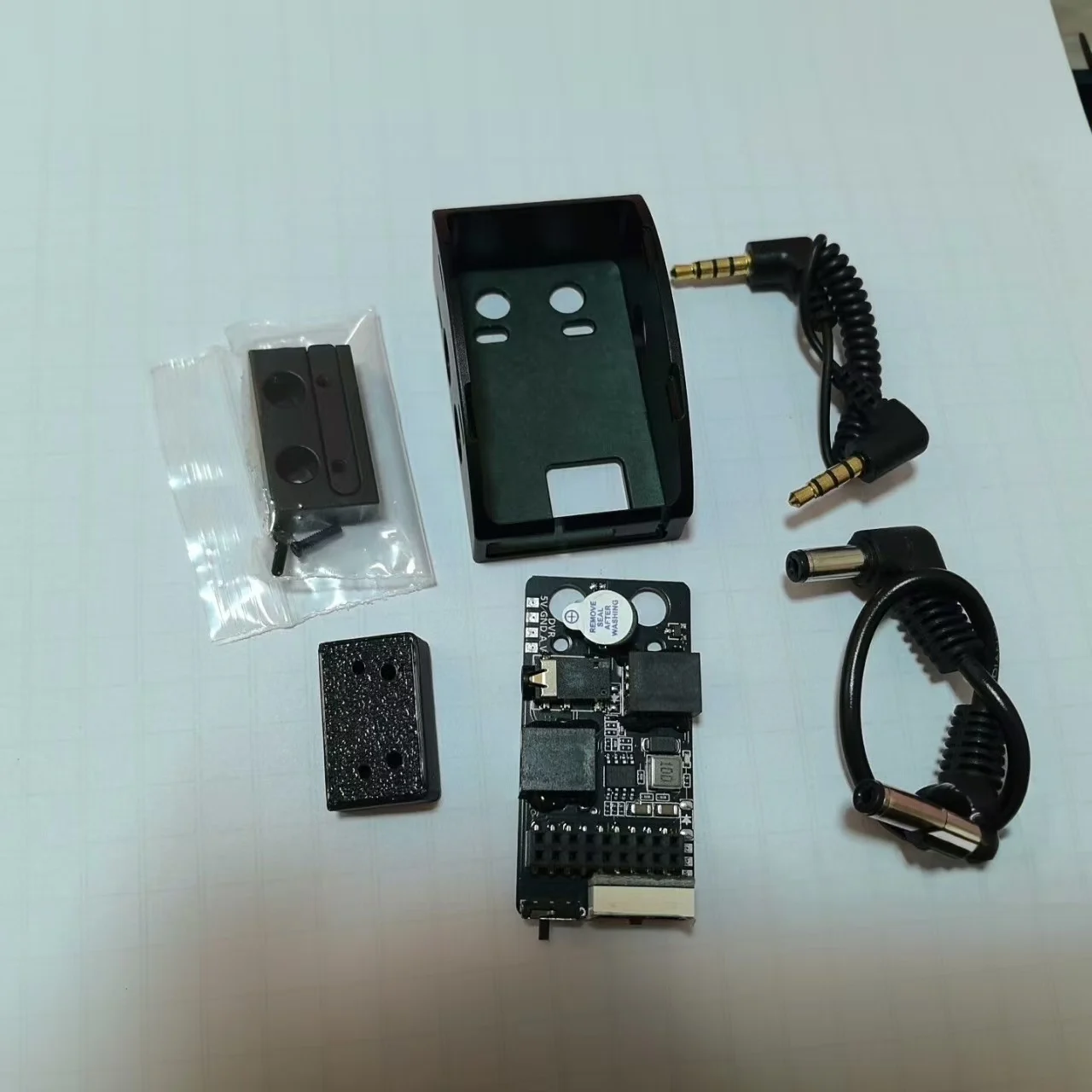 Module 5.8G RX V3.0 PLUS installé sur une lunette DJI FPV, transformant en récepteur analogique