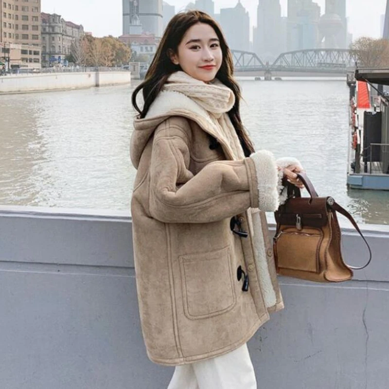 Рисунок 3 - Женское пальто из овечьей шерсти