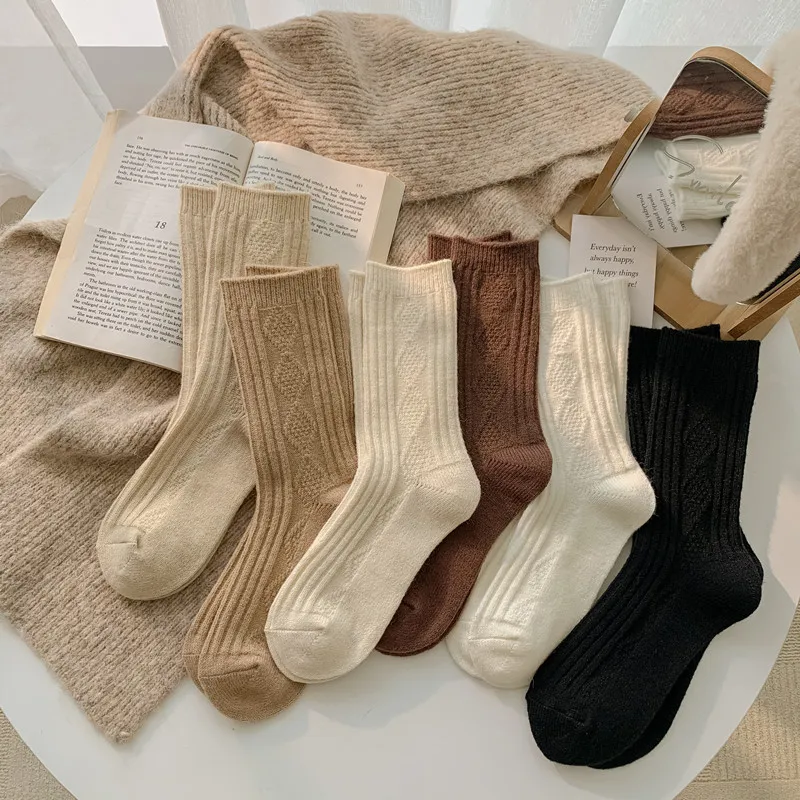 Luxurious Women's Cashmere Wool Thermal Socks – Winter Collection in Black & White
