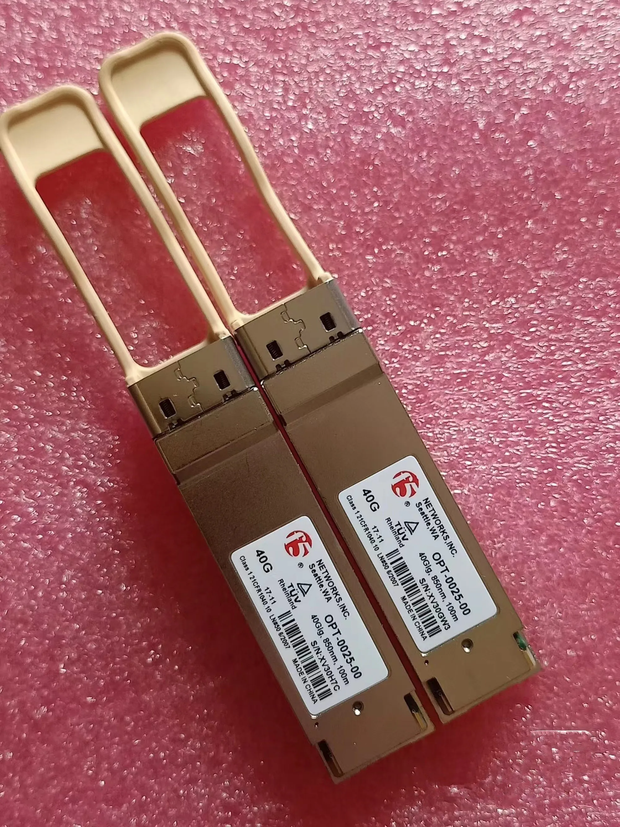 F5 QSFP Optical Fiber 40GB Transceiver OPT-0025-00 40Gig 850nm 100m Adapter Switch 40g Port Module juniper qsfp 40gb fiber optical module ftl410qe3c j1 740 032986 740 067443 40gbase sr4 om3 100m 850nm 40g qsfp transceiver