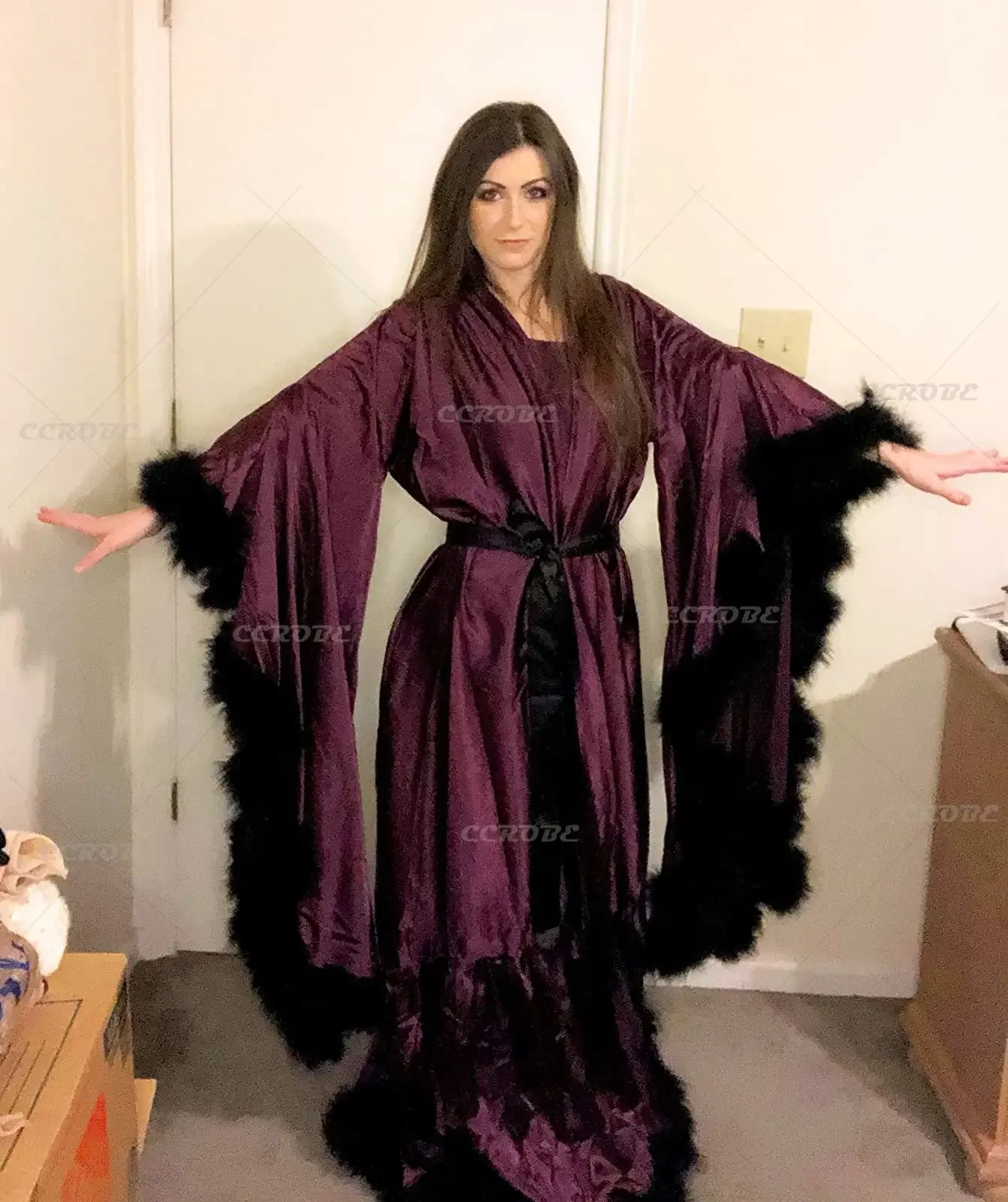 Ladies Luxury Robe Flare Sleeves Feather Bridal Robe Silk Satin Boudoir Lingerie Sleepwear Maternity Wedding Party Dressing Gown