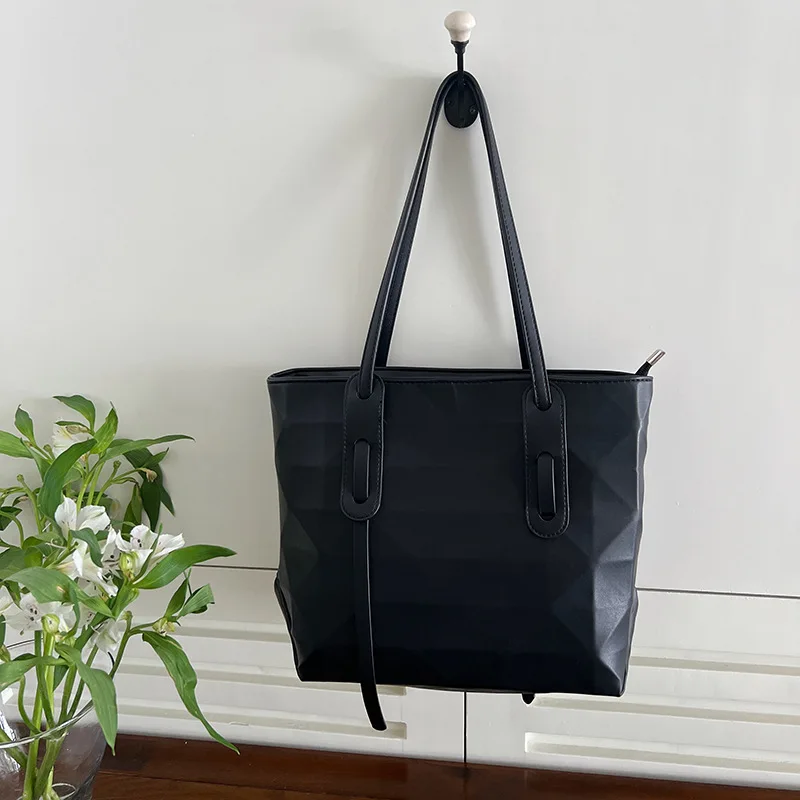 New Brand Student Bag Tote Bag Women's Bag Geometric Lingge Portable Shoulder Bag Large Capacity Commuter Zipper Women's Bag