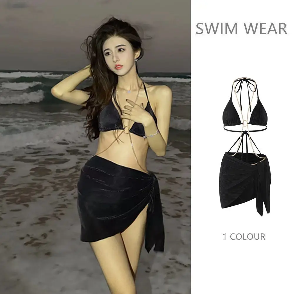 Женский купальный костюм с цепочкой