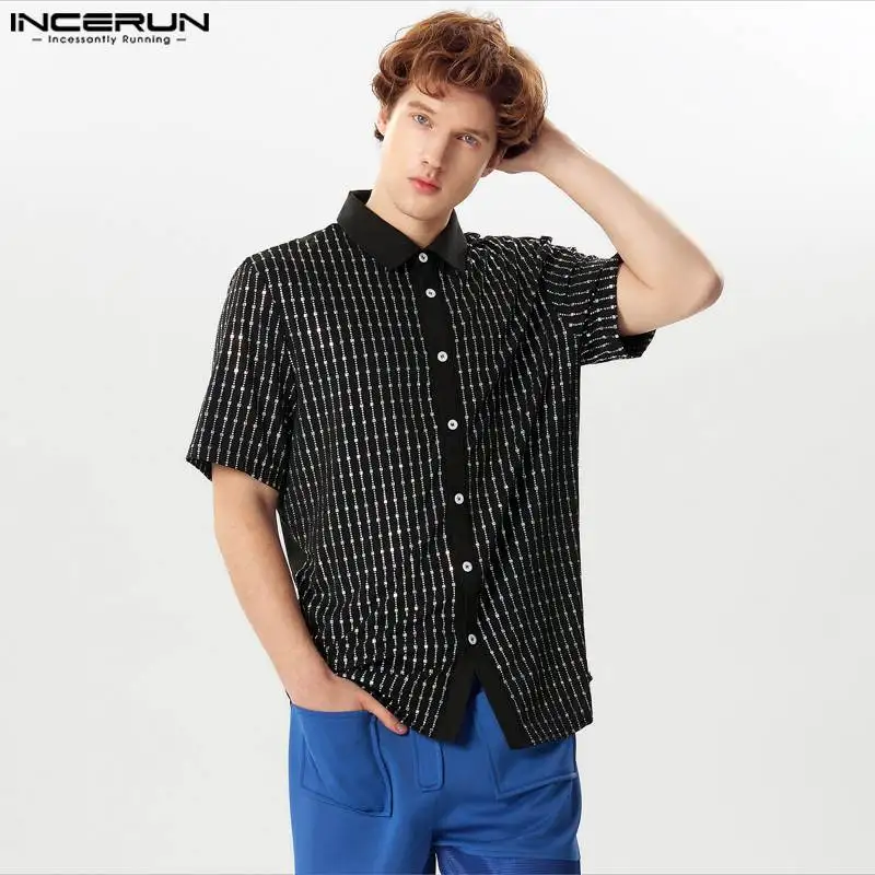 

Мужская блестящая рубашка с отложным воротником и коротким рукавом