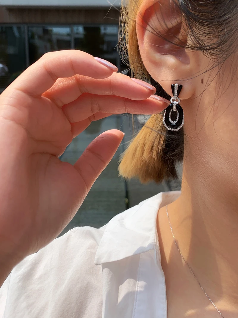 LUOWEND 18K White Gold Earrings Diamond and Black Onyx Earring Shiny Classic Shape Stud Earrings for Women High Engagement Party