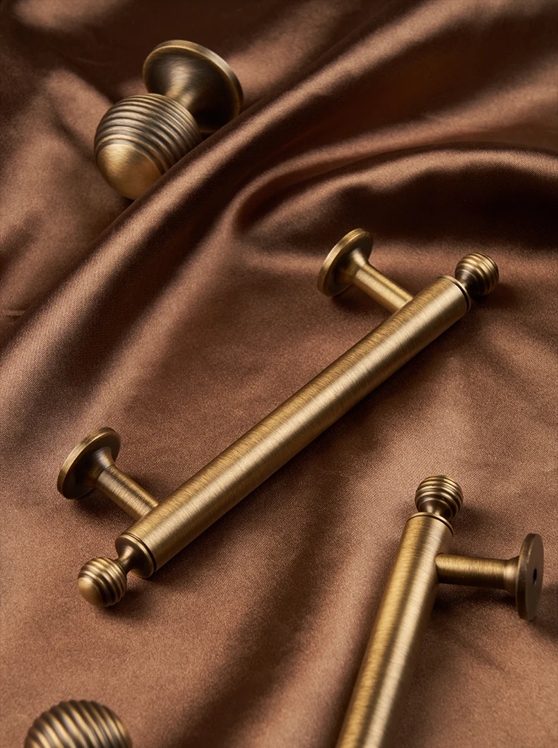 bronze do vintage, bola redonda, punhos do