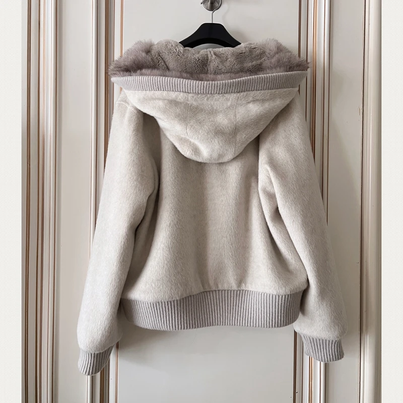 2026 Women's Cashmere Fur Coat Fox Otter Rabbit Fur Outerwear Elegant Warmth Fashionable Winter Coat