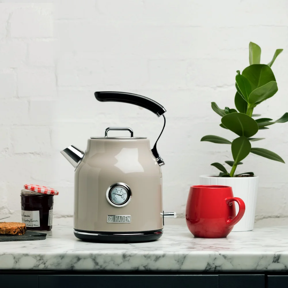 https://ae01.alicdn.com/kf/Sc416cb56aebc40a9a96863921c899d05t/1-7-Liter-Stainless-Steel-Electric-Kettle-Putty-75002-Travel-Kettle-Portable-Tea-Kettle.jpg