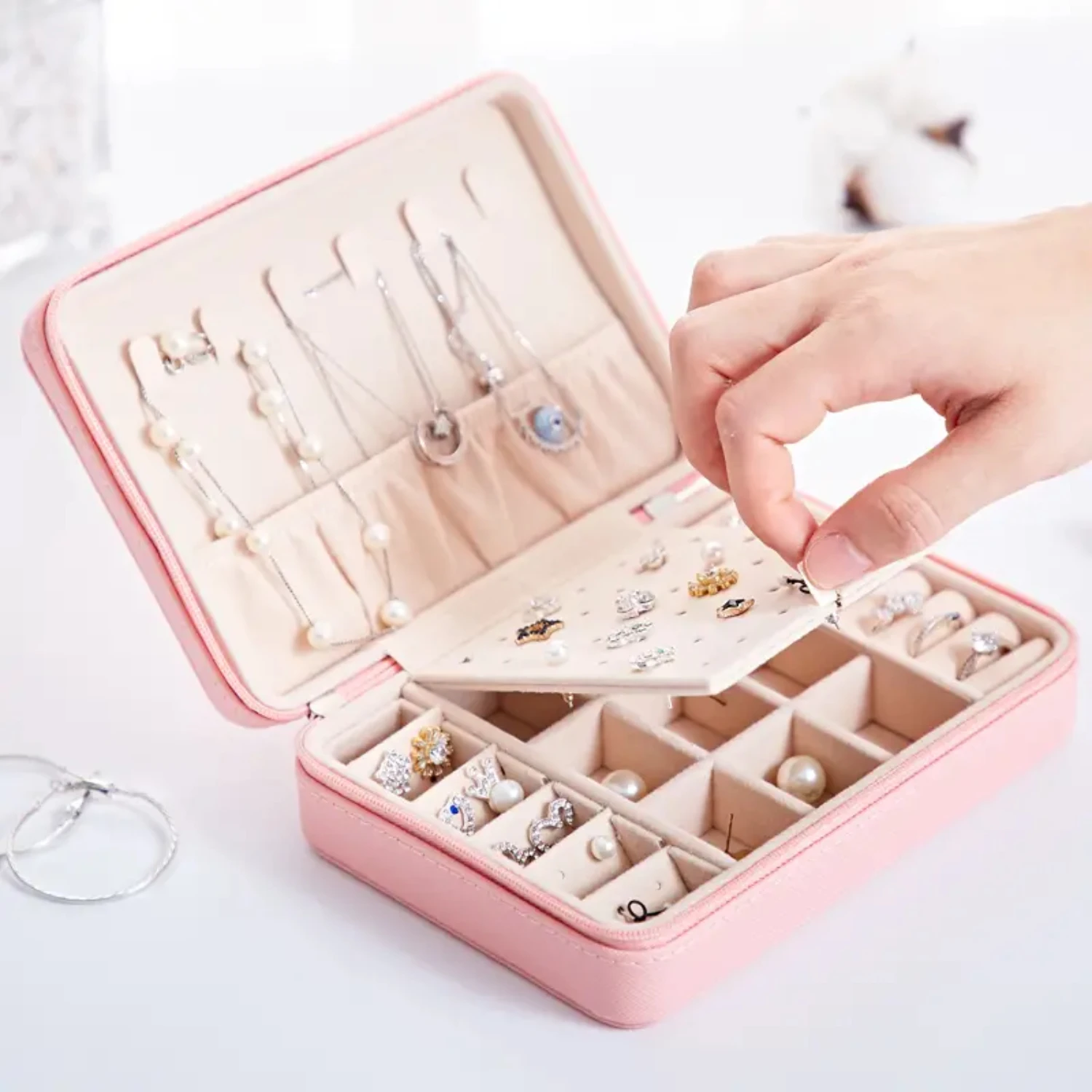 세련되고 컴팩트하며 우아한 휴대용 주얼리 정리함 - 여행 및 귀중품을 안전하게..