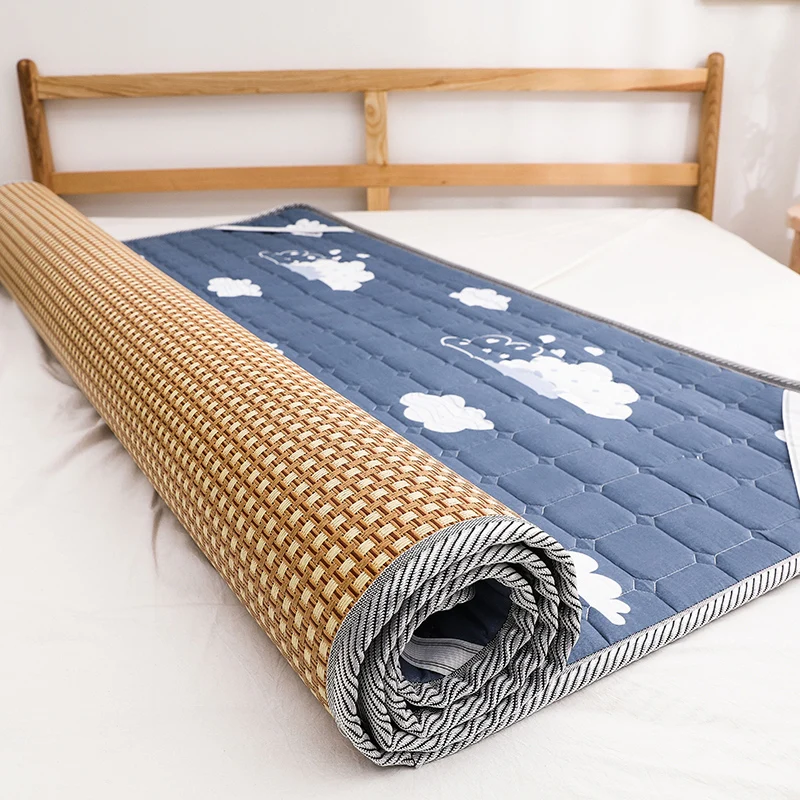 

Dual use mattress for winter and summer. Two sides of the dormitory are equipped with cool mats, hard mats, tatami mats