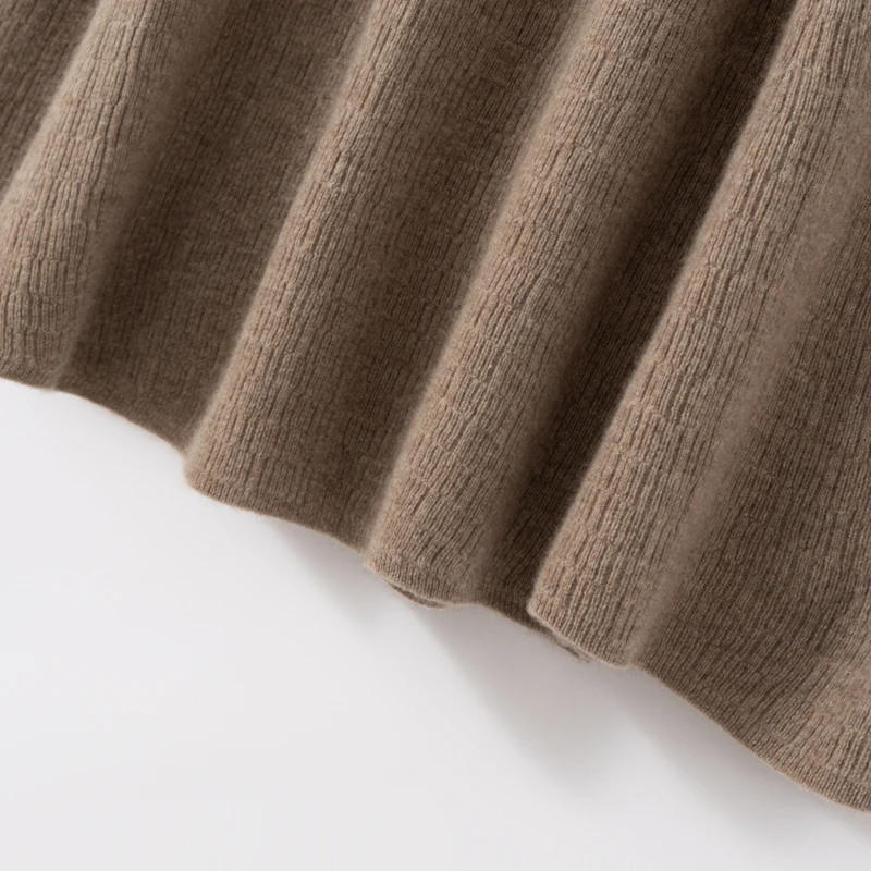 Cashmere skirt material detail